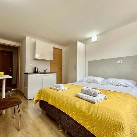 Apartmani Roza Pula Exterior photo
