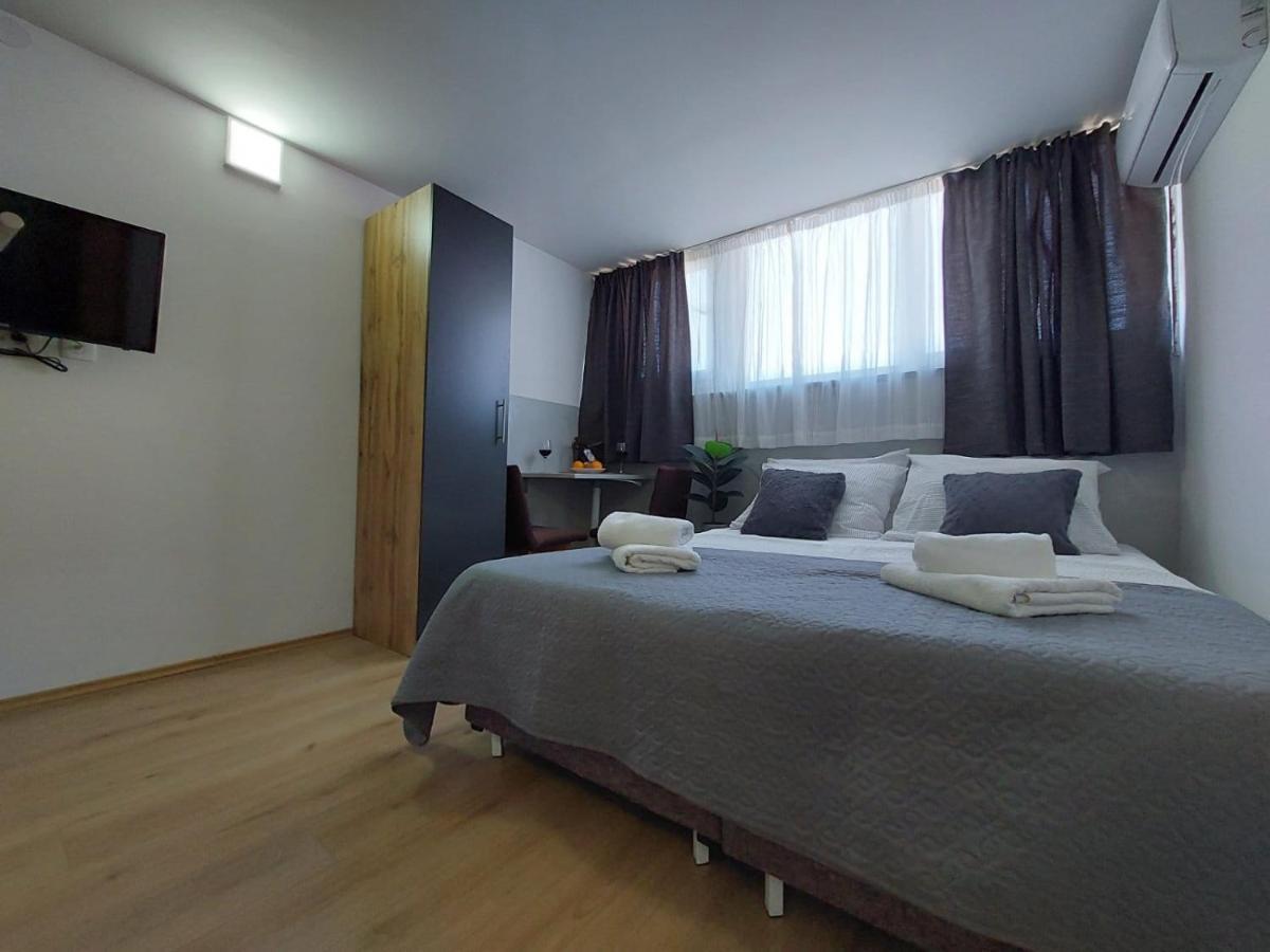 Apartmani Roza Pula Exterior photo