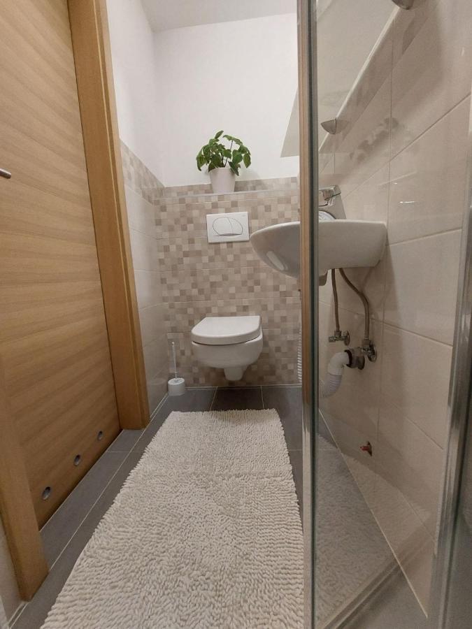Apartmani Roza Pula Exterior photo