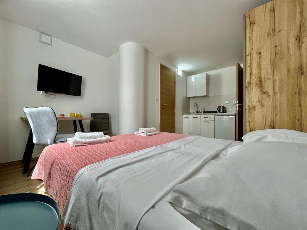 Apartmani Roza Pula Exterior photo