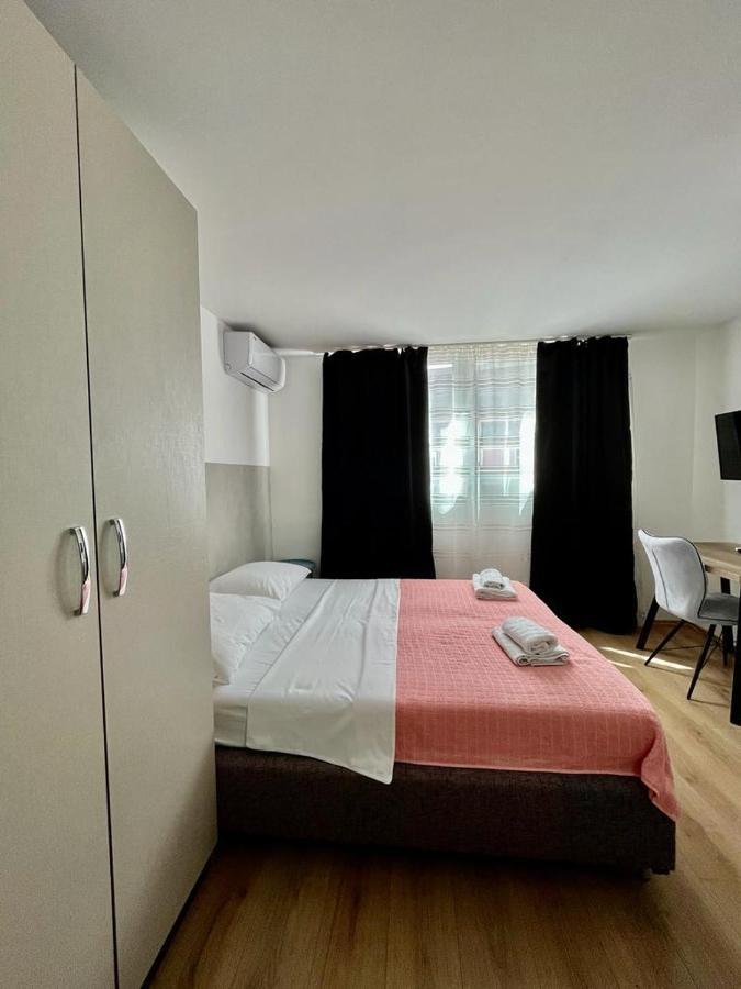 Apartmani Roza Pula Exterior photo